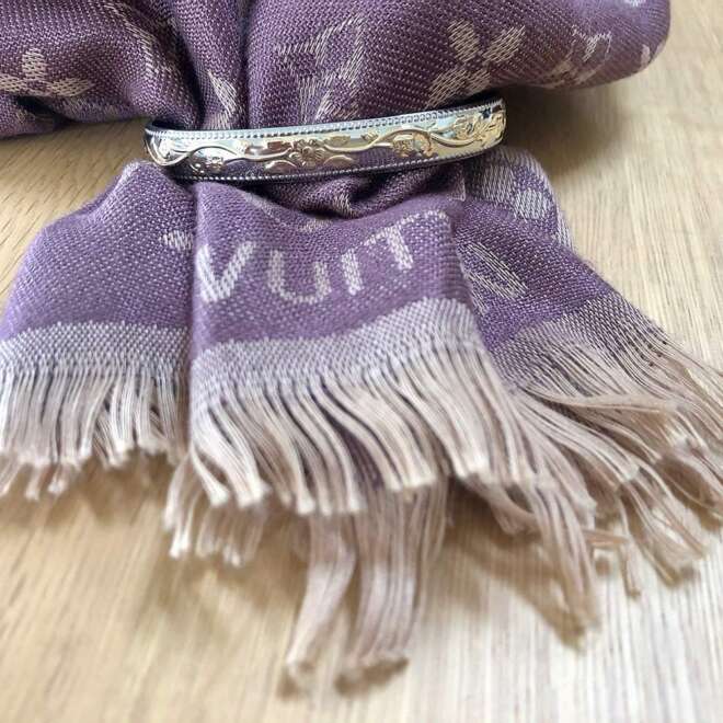 Magnetic bracelet with intricate design in a silver and gold finish